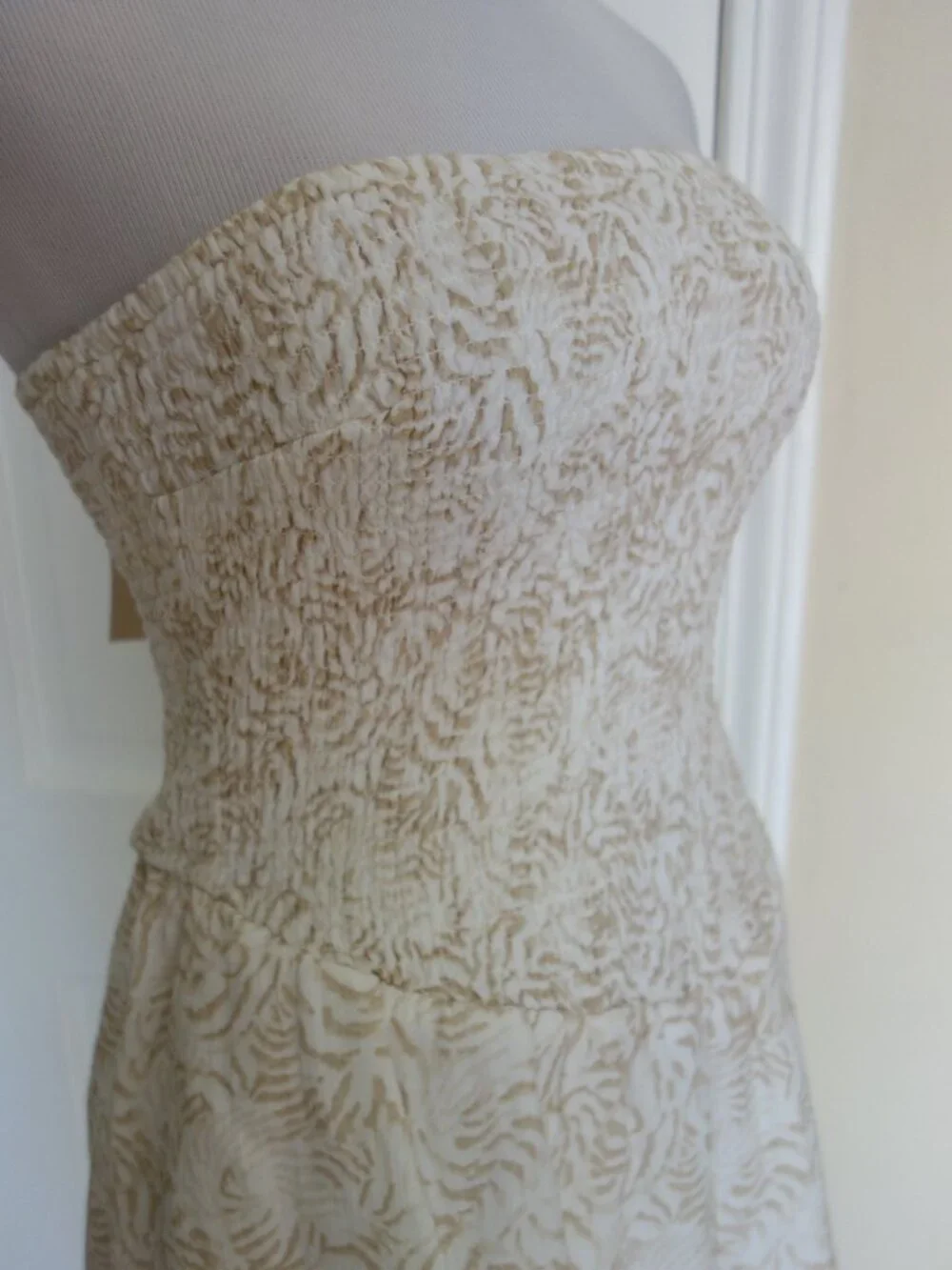 NWT UNIVERSAL THREAD Strapless Smocked Mini Dress – Cream Shell – Med - Picture 3 of 8